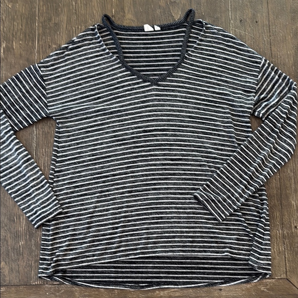Gap Striped V-Neck Long Sleeve Top